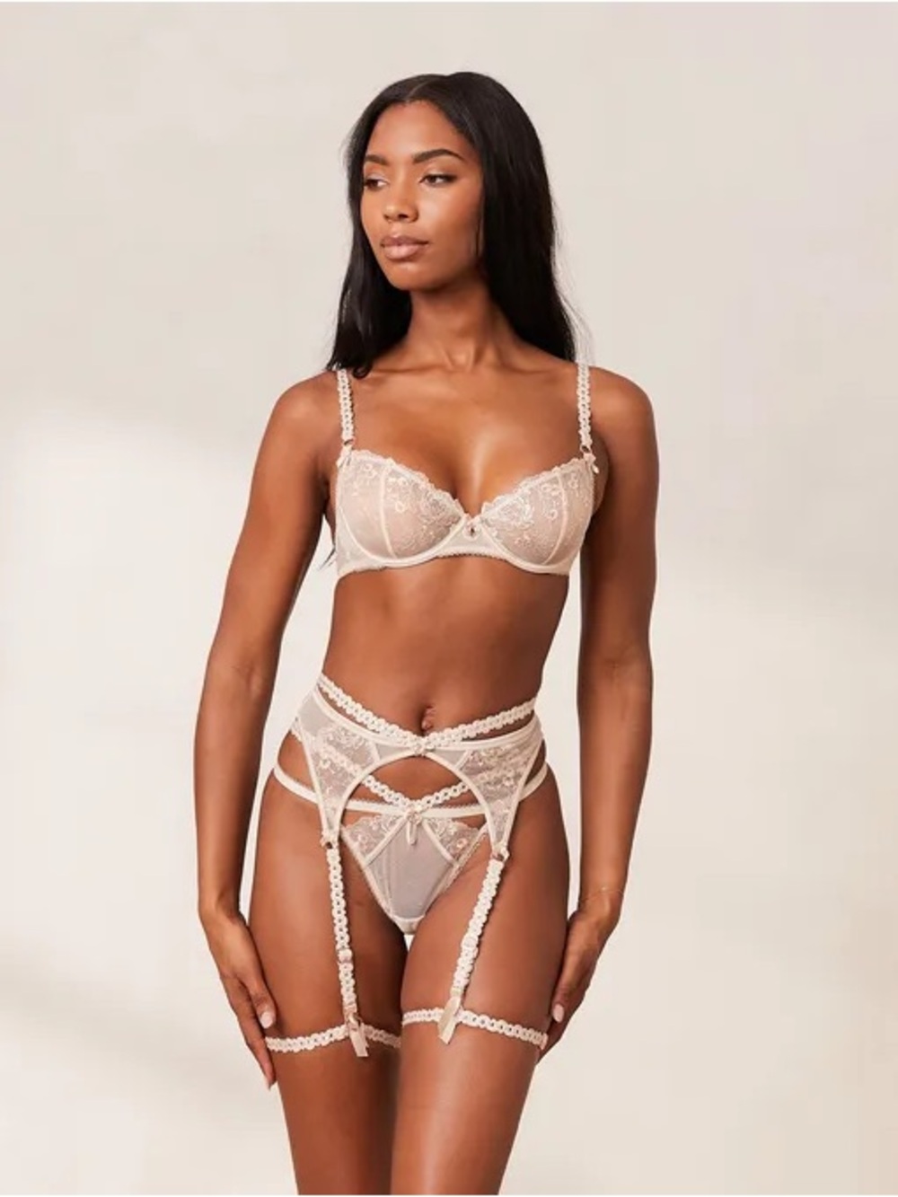 ✨ Lounge Casey Intimates Bra in Champagne ✨